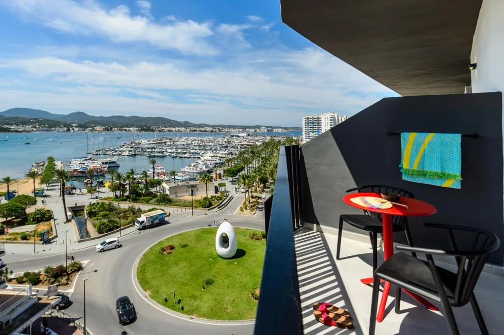 Tweepersoonskamer met gedeeltelijk uitzicht op zee - 2 bedden — Hotel Vibra District - Adults Only