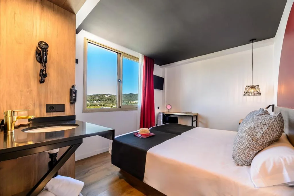 Budget tweepersoonskamer - 2 bedden — Hotel Vibra District - Adults Only