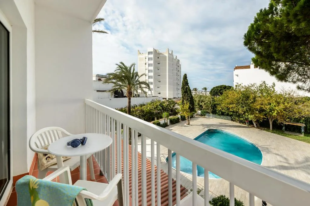 Doppelzimmer mit Poolblick und 2 Einzelbetten — Hotel Vibra Marco Polo I - Adults only