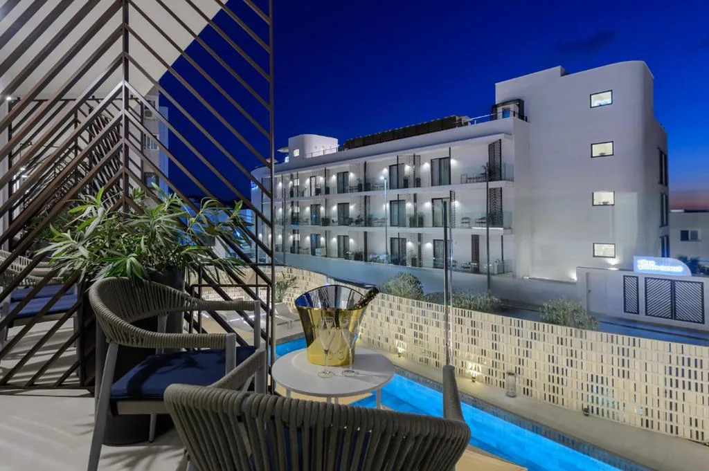 Quarto Duplo com vista para a piscina - 2 camas — Hotel Vibra Yamm Urban - Adults only