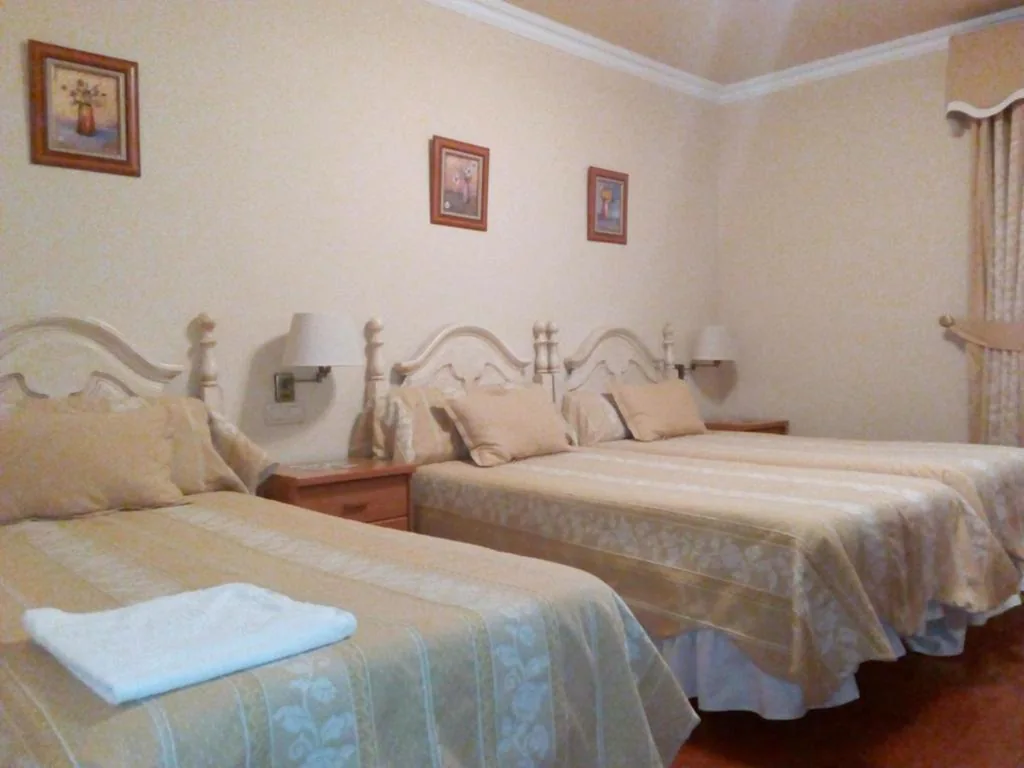 Dreibettzimmer — Hotel Victoria