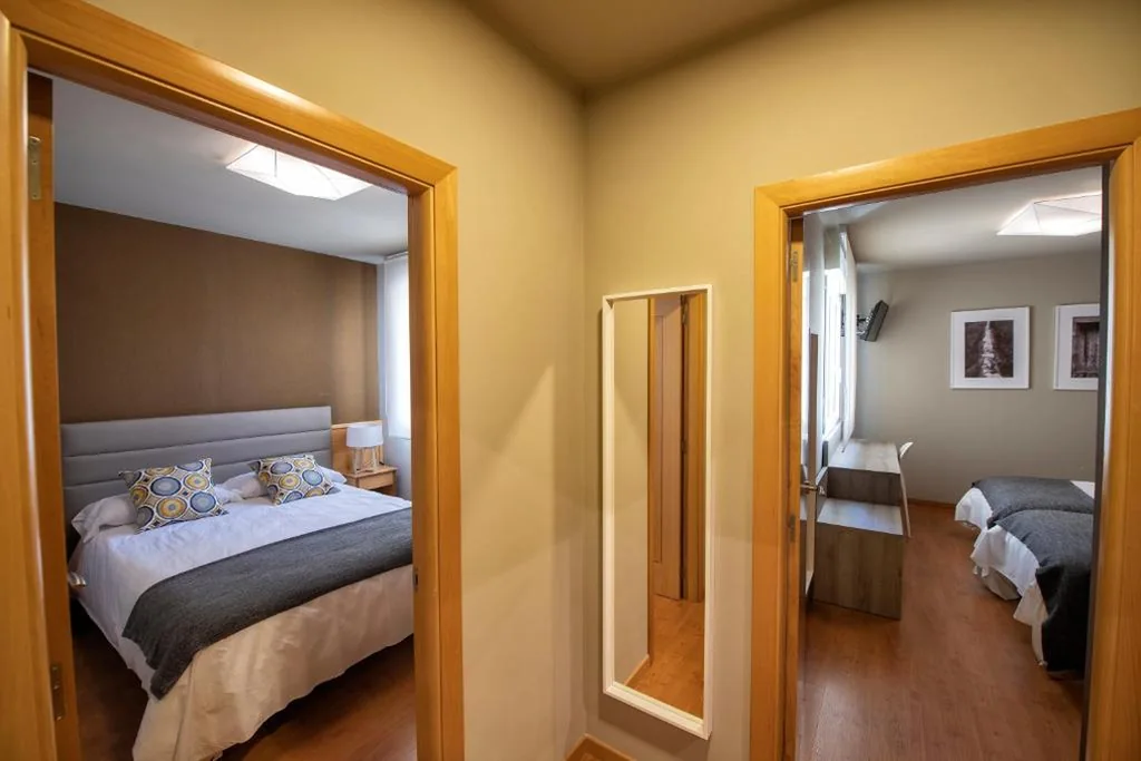 Chambre familiale avec vue sur la cour — Hotel VIDA Mar de Laxe
