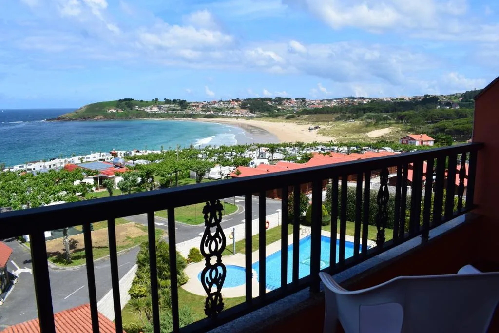 Doppelzimmer mit Terrasse und Meerblick — Hotel VIDA Playa Paxariñas