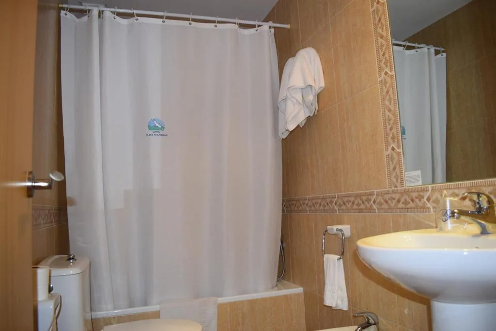 Dreibettzimmer — Hotel VIDA Playa Paxariñas