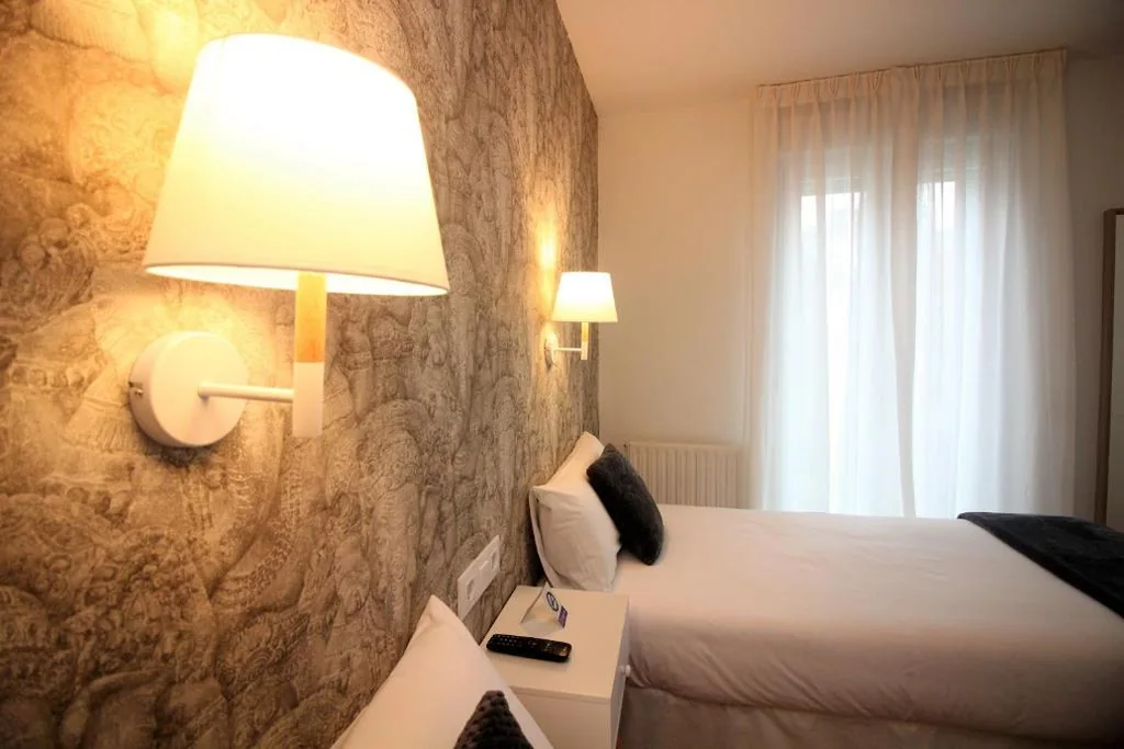 Tweepersoonskamer met 2 bedden — Hotel Vilagarcia
