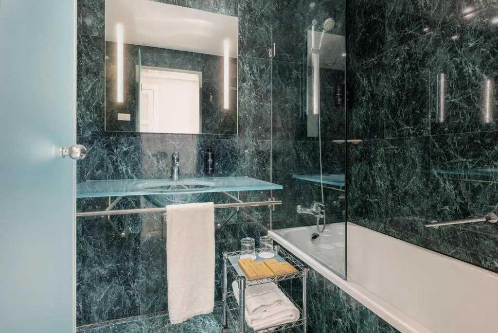 Comfort Tweepersoonskamer aan de Binnenplaats — Hotel Vilamarí