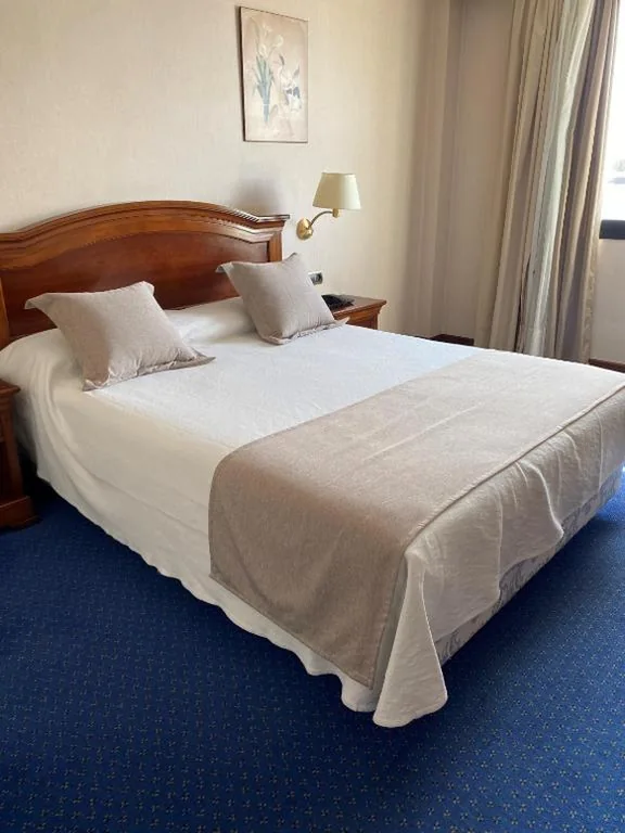 Tweepersoonskamer - 1 of 2 bedden — Hotel Villa De Almazan