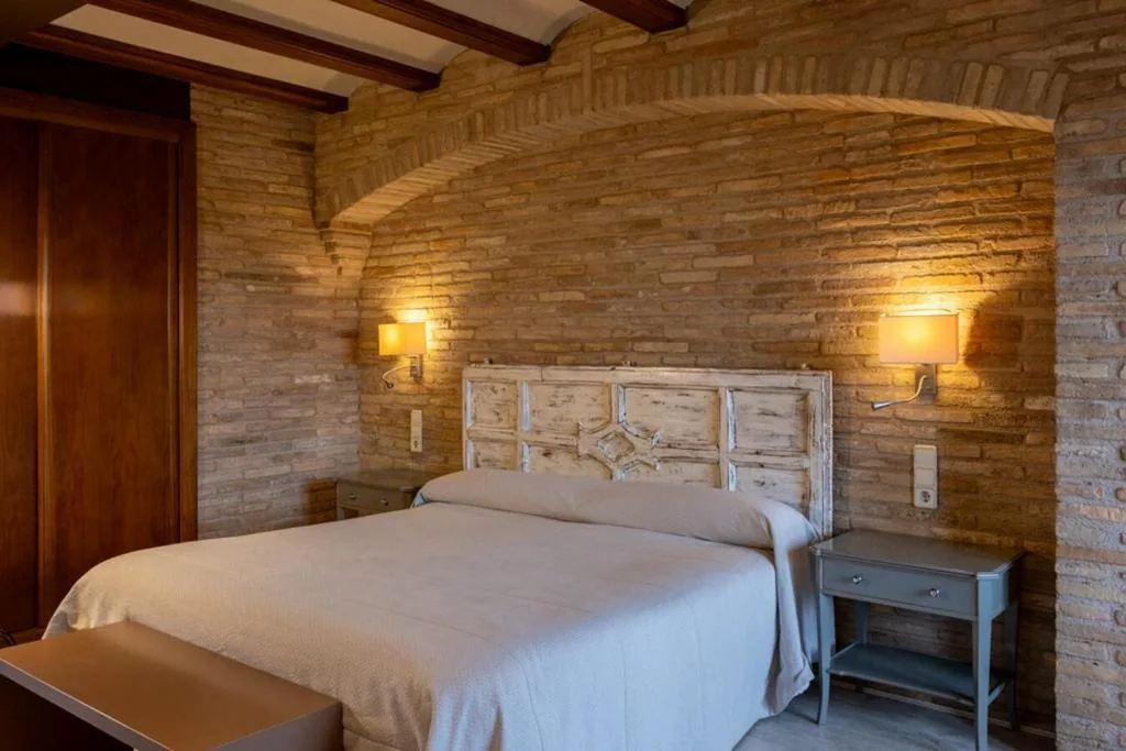 スーペリアダブルルーム — Hotel Villa de Alquézar