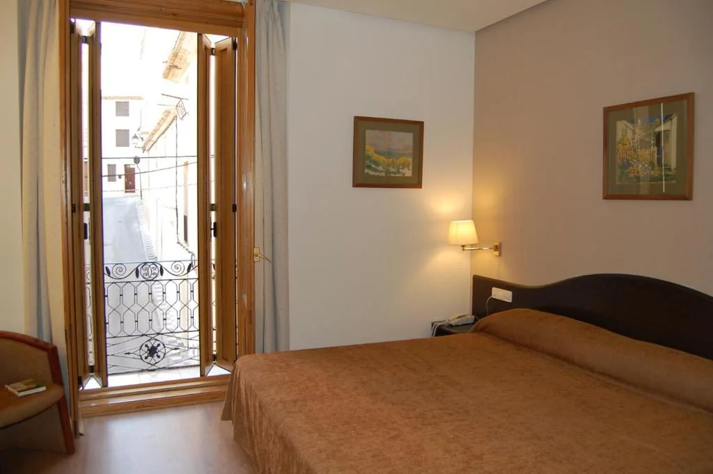 Habitación Triple — Hotel Villa de Biar