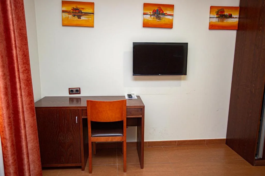 Camera con letto grande — Hotel Villa De Cárcar