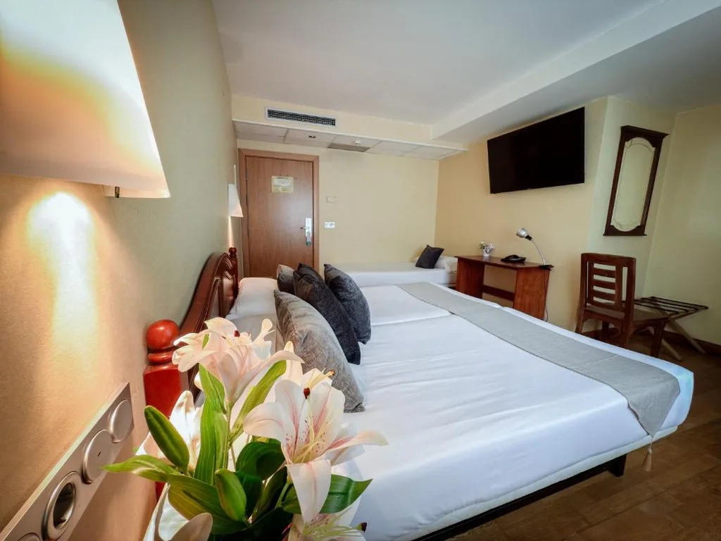 Habitación Triple — Hotel Villa De Ermua