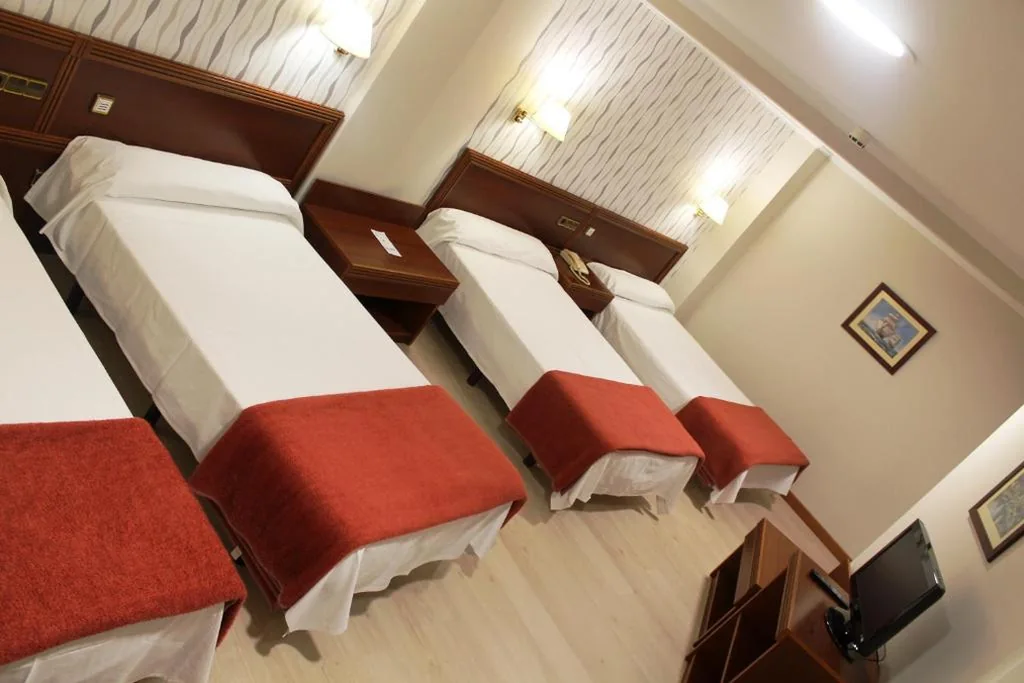 Habitación Familiar — Hotel Villa de Marin
