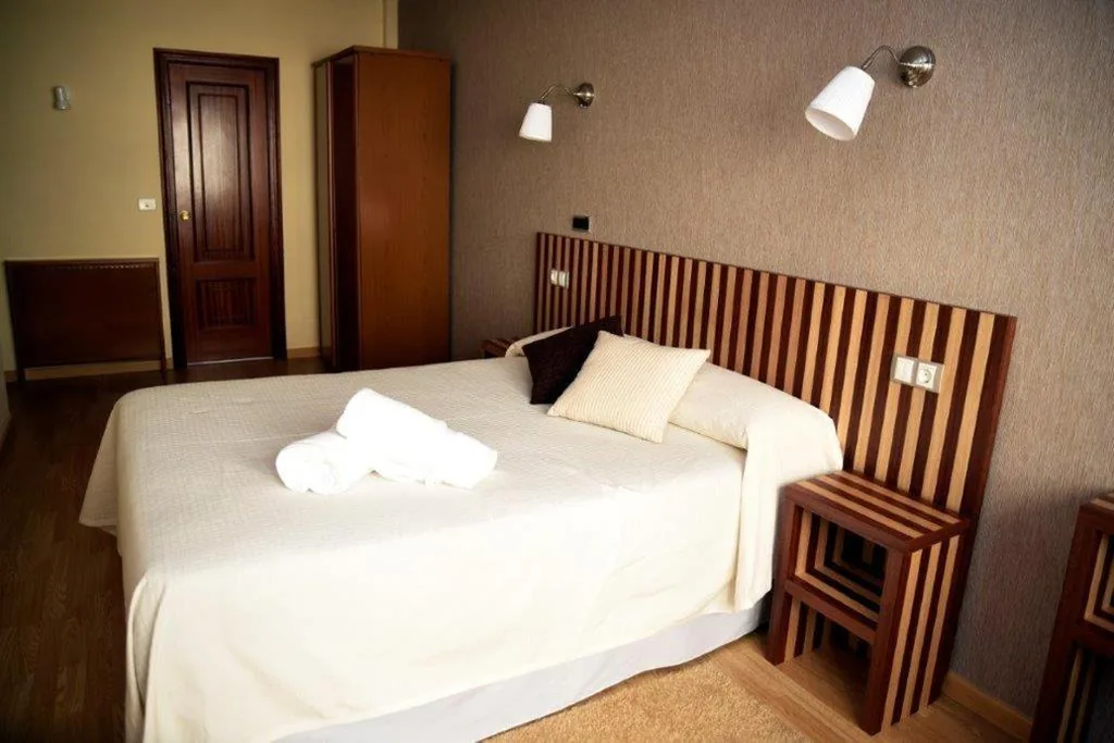 Camera doppia (2 adulti + 1 bambino) — Hotel Villa De Ribadeo