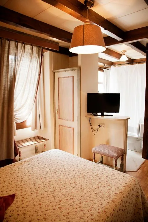 Quarto Individual — Hotel Villa de Torla