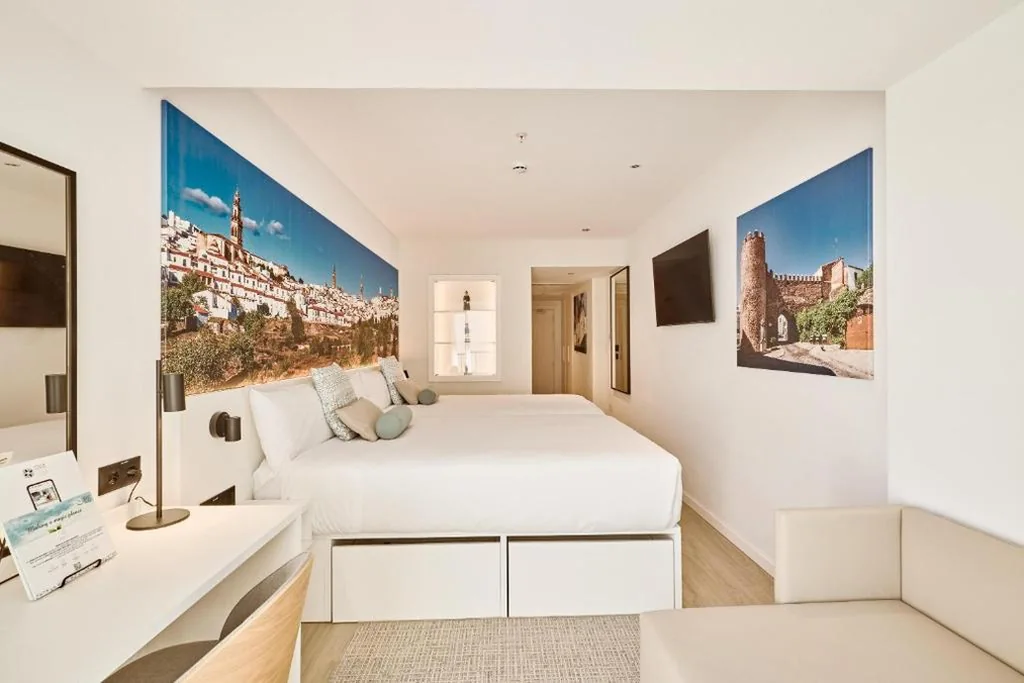 Standaard Vierpersoonskamer — Hotel Villa España