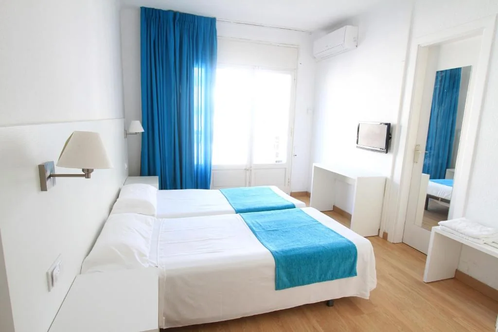 Camera doppia con 2 letti — Hotel Villa Garbí
