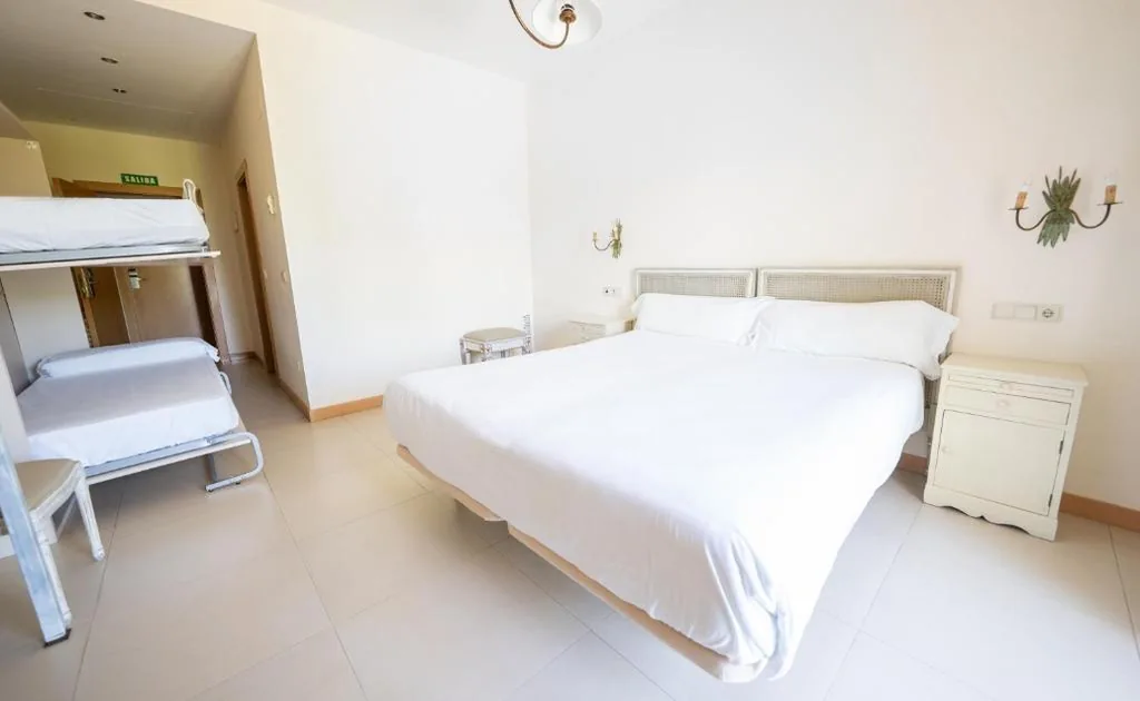 Quarto Familiar — Hotel Villa Marcilla by Pandora Hoteles