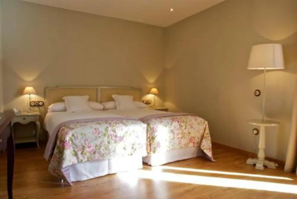 Deluxe Tweepersoonskamer met 1 of 2 Bedden — Hotel Villa Monter