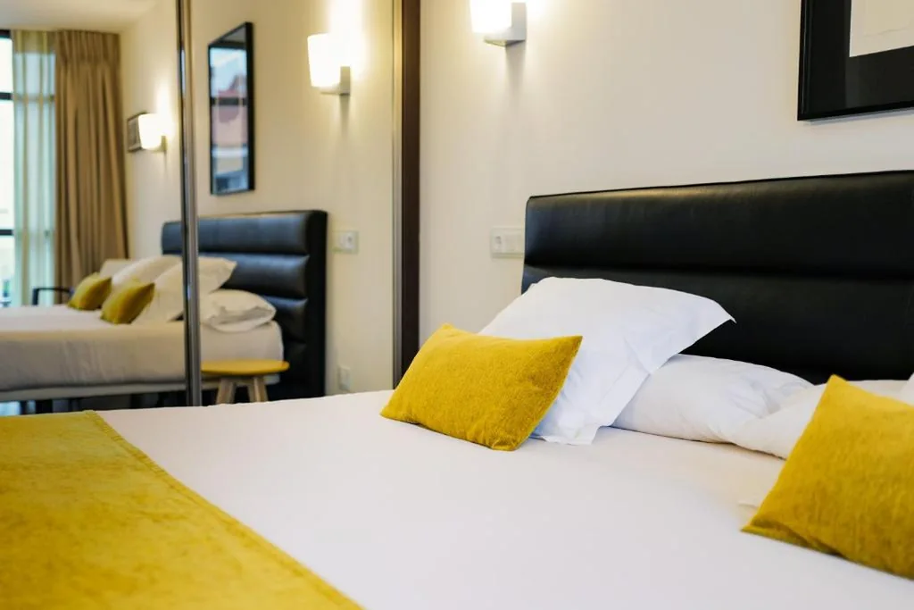 Günstiges Doppelzimmer im Dachgeschoss – 2 Betten — Hotel Villa Rosario II, Edificio Moderno