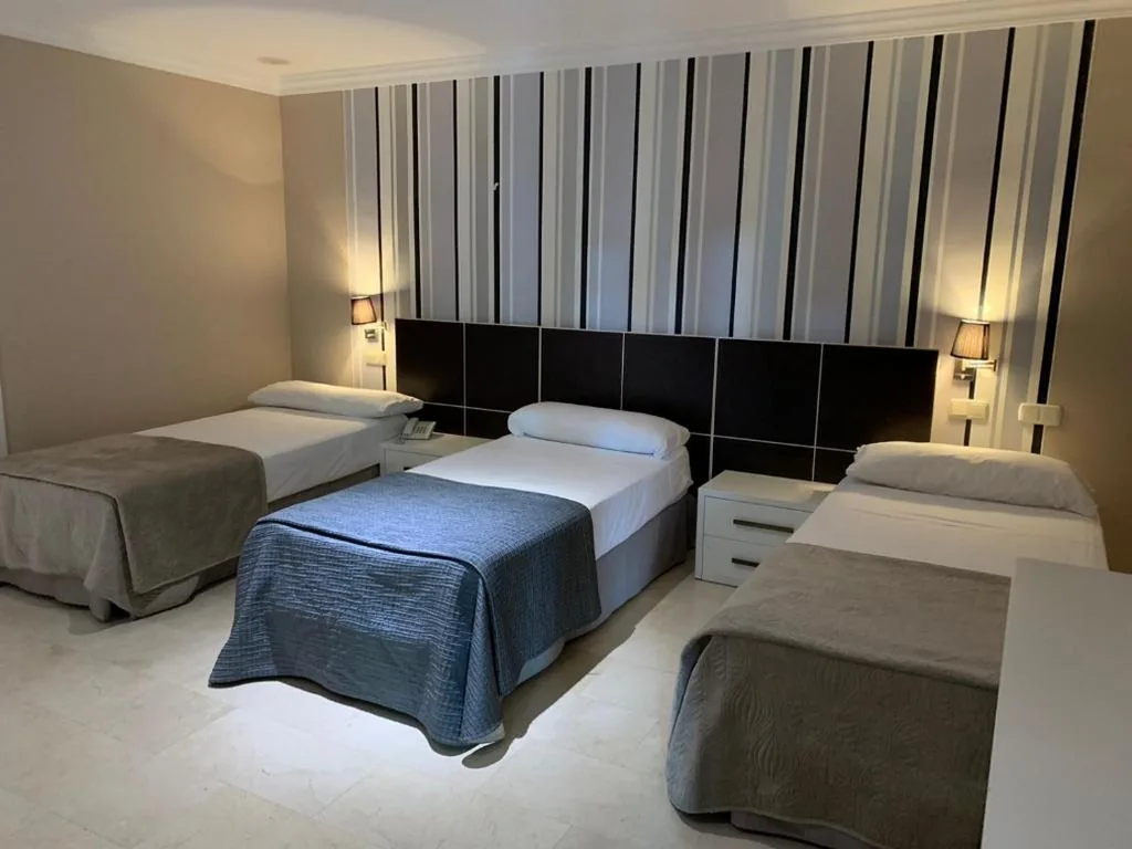 Dreibettzimmer — Hotel Villa San Francisco