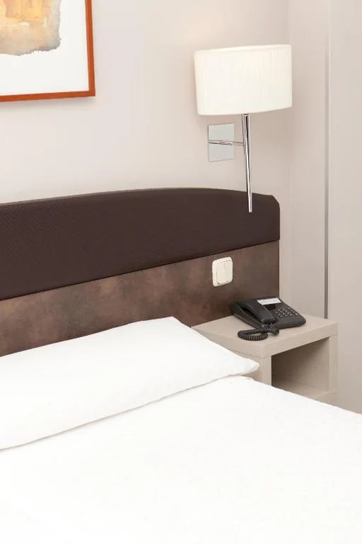 Habitación Doble con cama supletoria (2 adultos + 1 niño menor de 12) — Hotel Villamadrid