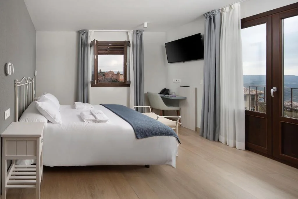 Camera matrimoniale con terrazza — Hotel Vinoteca Alquezar - Adults Only -
