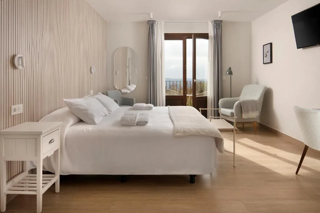 Camera matrimoniale con terrazza — Hotel Vinoteca Alquezar - Adults Only -