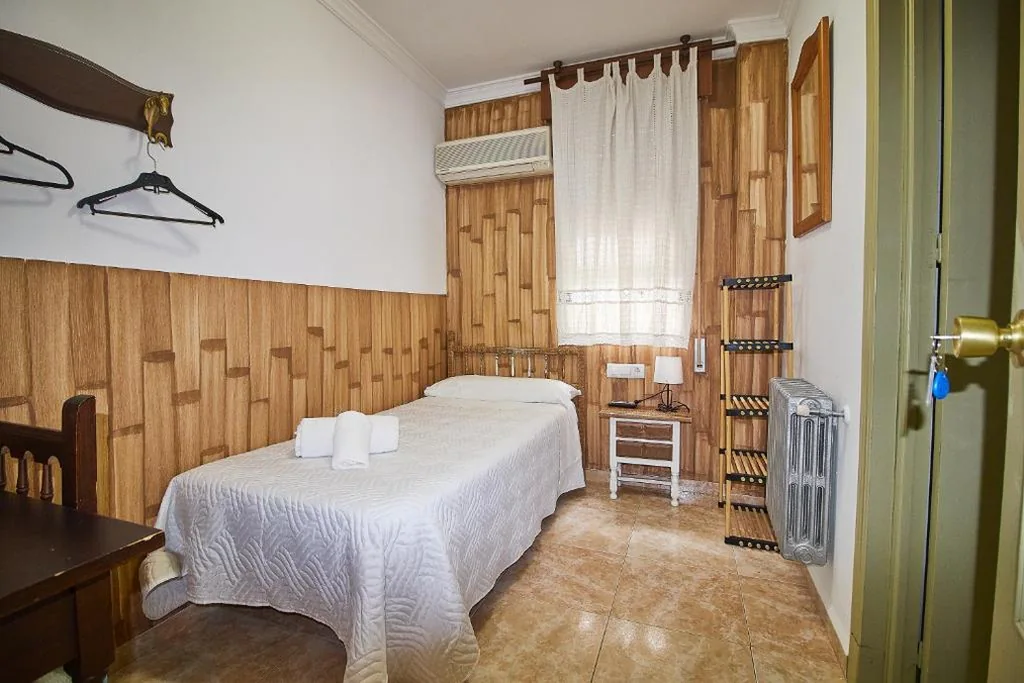 Habitación Individual — Hotel Virgen de los Reyes