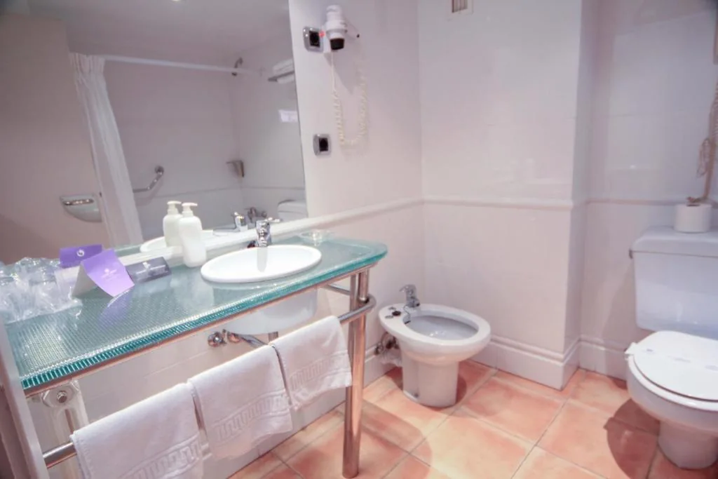 Familienzimmer (2 Erwachsene und 2 Kinder) — Hotel Virrey