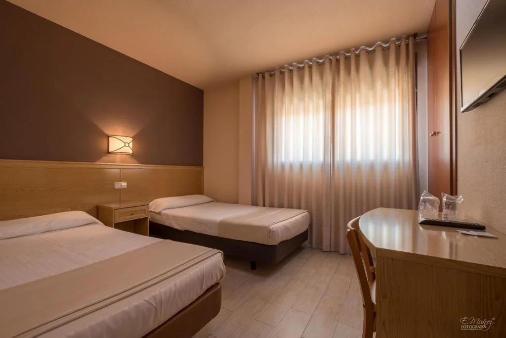 Habitación Familiar (2 adultos + 1 niño) — Hotel Vivar