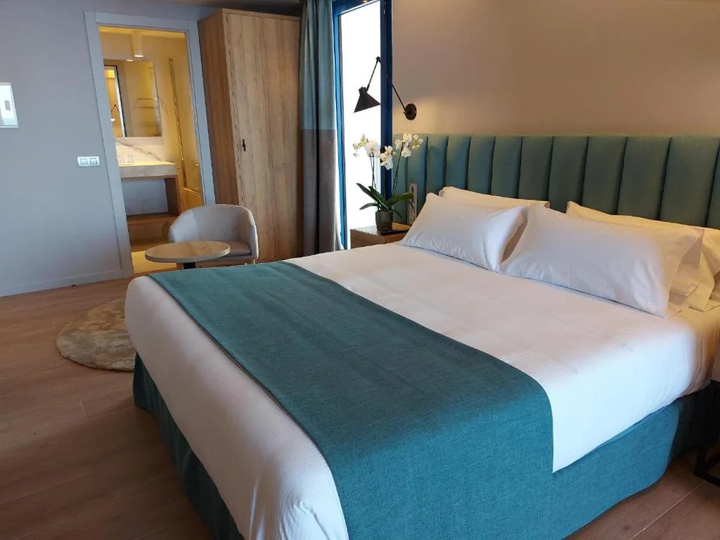 Habitación Doble Deluxe con vistas al mar — Hotel Voramar