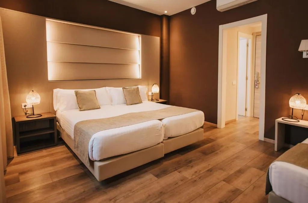Habitación Triple — Hotel Windsor Tossa - Adults Only 16