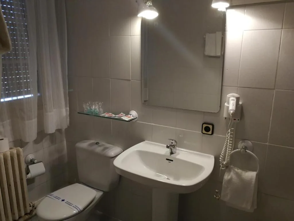 Preisgünstiges Einzelzimmer — Hotel Xabier