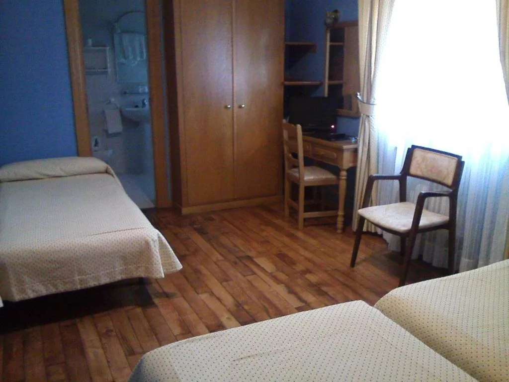 Dreibettzimmer — Hotel Xabier