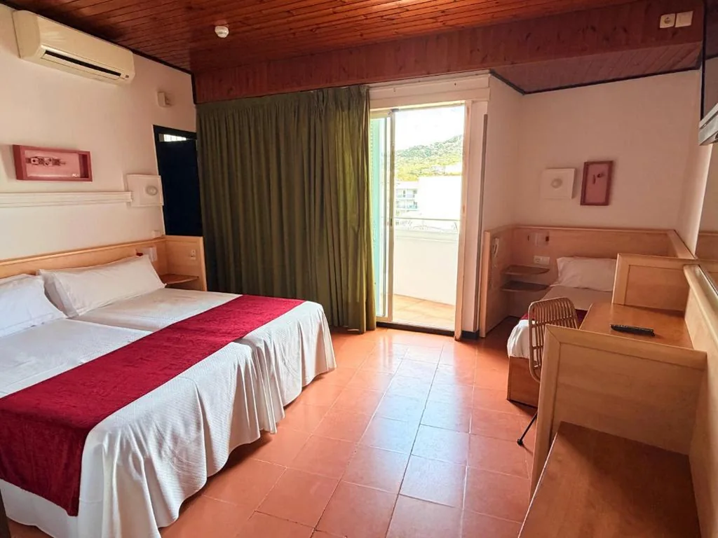 Dreibettzimmer — Hotel Xaine Park
