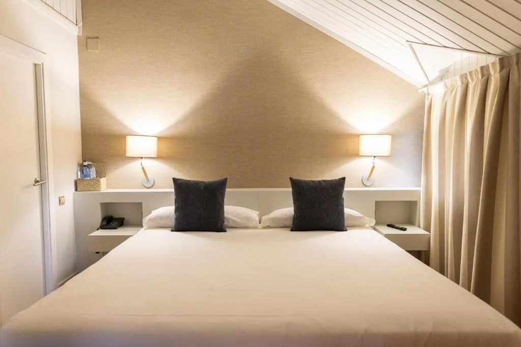 Basic-Doppelzimmer – 1 oder 2 Betten – Nebengebäude — Hotel Xalet del Golf