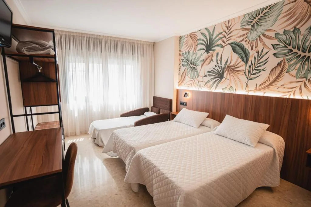 Habitación Doble (2 adultos + 1 niño) — Hotel Xunqueira