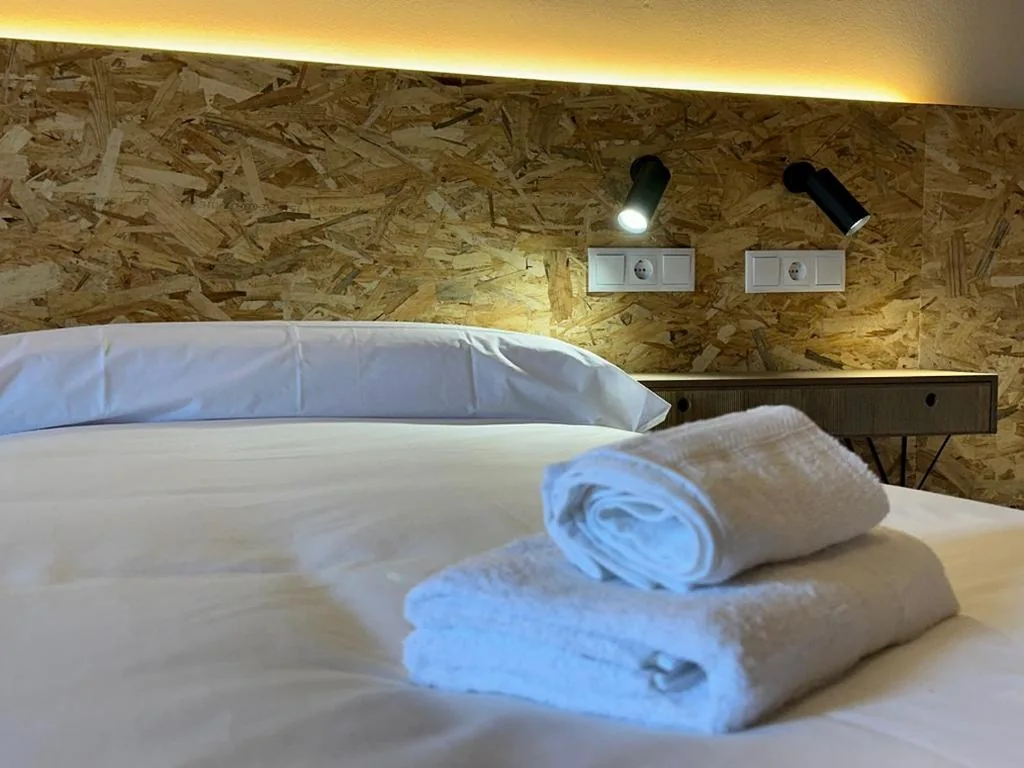 Bed in 3-Bed Mixed Dormitory Room — Hotel y Albergue Real Fabrica de Ezcaray