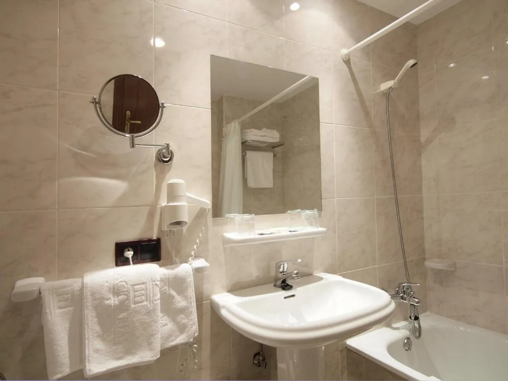 Habitación Individual — Hotel y Apartamentos Arias