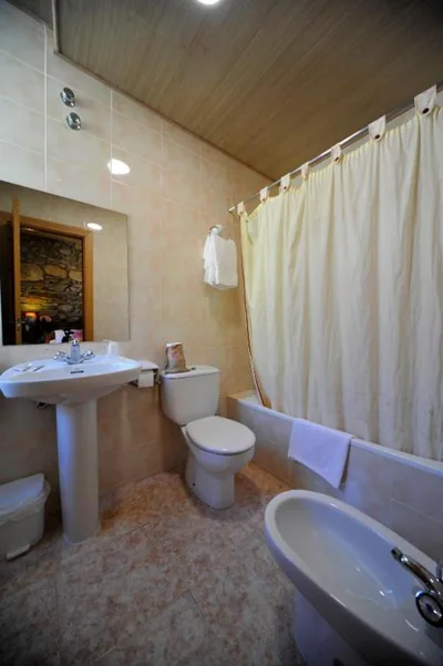 Hotel y Hostal Vall d Aneu — Foto 9