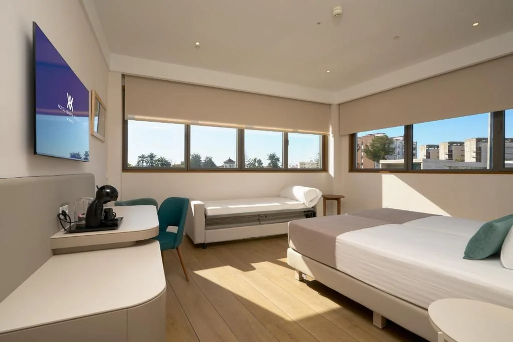 スーペリアトリプルルーム — Hotel Ybarra Sevilla