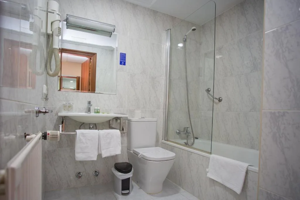 Twin Room — Hotel Yerri