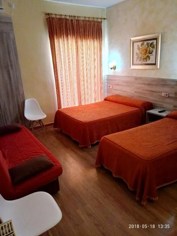 Chambre Familiale — Hotel Yeste