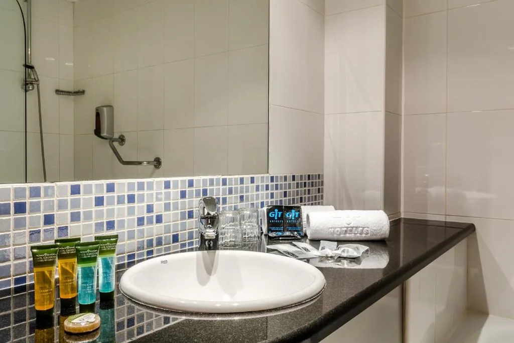 Habitación Doble con cama supletoria — Hotel YIT Ciudad De Zaragoza