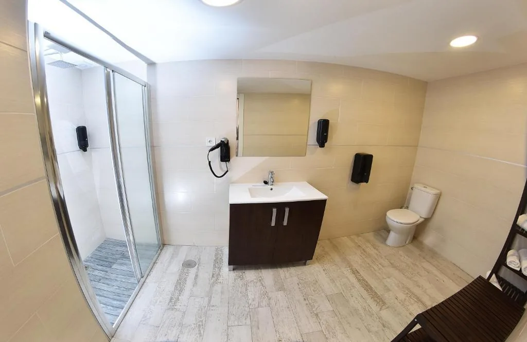 Quarto Duplo com transporte gratuito para o aeroporto (2+2) — Hotel Zen Airport