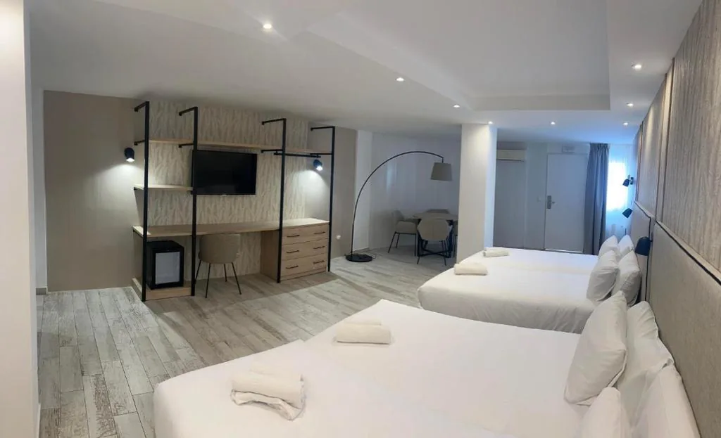Quarto Familiar Superior com transporte gratuito para o aeroporto — Hotel Zen Airport
