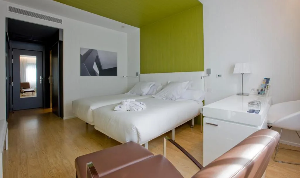 Double Room with Shower — Hotel Zentral Castellana Norte