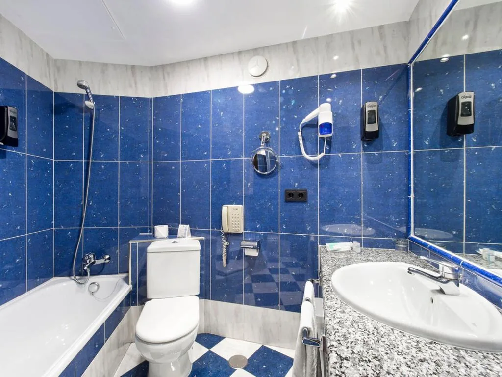 Tweepersoonskamer met extra bed (2 volwassenen + 1 kind) - 2 bedden — Hotel Zentral Parque