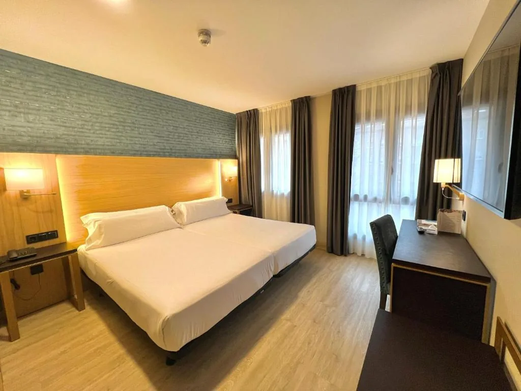 Camera Matrimoniale Comfort — Hotel Zentral Ramiro I Oviedo