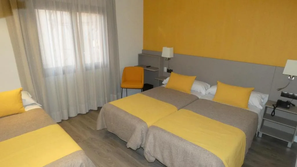 Driepersoonskamer — Hotel Zeus